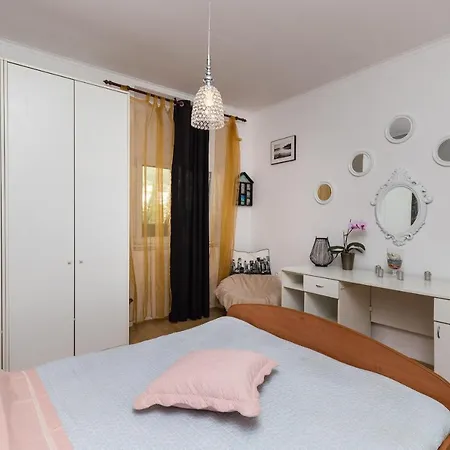 Mavi - Two-bedroom With Terrace And City View *